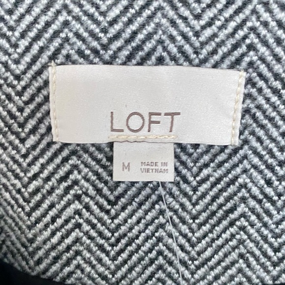 Loft brand suit jacket/blazer. Size M. Grey tweed style blazer with no collar - Picture 3 of 6
